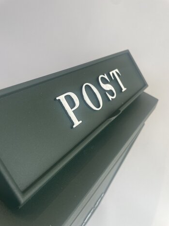 Brievenbus Adelaide Mat donkergroen met witte letters post