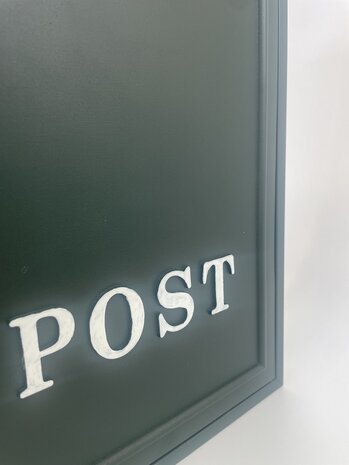 Brievenbus Adelaide Mat donkergroen met witte letters post