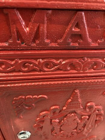 brievenbus antiek rood
