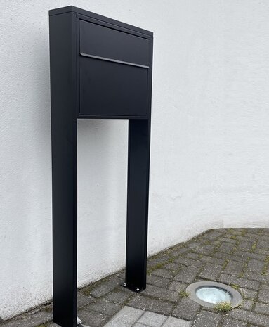 Design brievenbus Hoogezand met statief Mat Zwart