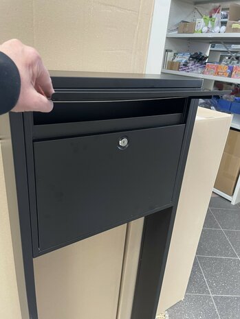 Design brievenbus Hoogezand met statief Mat Zwart