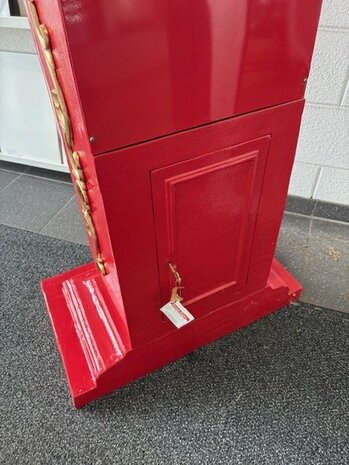 Oud Hollandse brievenbus rood