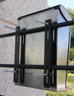 Brievenbus hekwerk bevestiging  Brievenbus hekwerk bevestiging