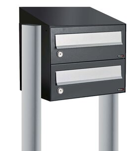 Brievenbuskast 2 brievenbussen zwart met statief (en dakje) Brievenbuskast 2 brievenbussen zwart met statief (en dakje)