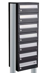 Brievenbuskast 7 brievenbussen zwart met statief Brievenbuskast 7 brievenbussen zwart met statief