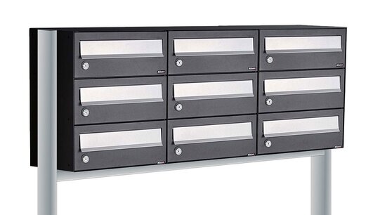 Brievenbuskast (3x3) 9 brievenbussen zwart met statief Brievenbuskast (3x3) 9 brievenbussen zwart met statief