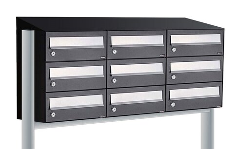 Brievenbuskast (3x3) 9 brievenbussen zwart met statief (en dakje) Brievenbuskast (3x3) 9 brievenbussen zwart met statief (en dakje)