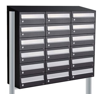 Brievenbuskast (3x6) 18 brievenbussen zwart met statief (en dakje) Brievenbuskast (3x6) 18 brievenbussen zwart met statief (en dakje)