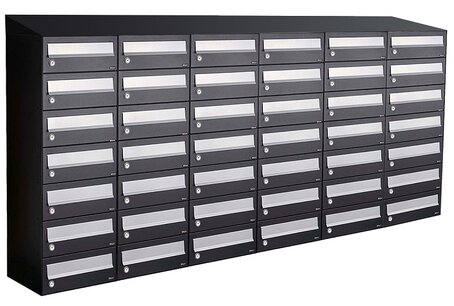 Brievenbuskast (6x7) 42 brievenbussen zwart (met dakje) Brievenbuskast (6x7) 42 brievenbussen zwart (met dakje)