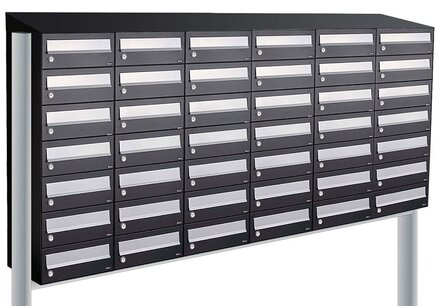 Brievenbuskast (6x7) 42 brievenbussen zwart met statief (en dakje) Brievenbuskast (6x7) 42 brievenbussen zwart met statief (en dakje)