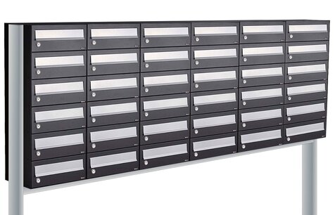 Brievenbuskast (6x6) 36 brievenbussen zwart met statief Brievenbuskast (6x6) 36 brievenbussen zwart met statief