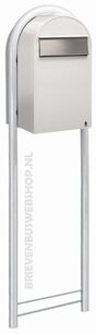 Brievenbus Bobi Grande B wit + statief round wit Brievenbus Bobi Grande B wit + statief round wit